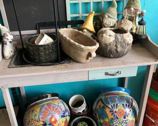 Many gardening pots, potting table