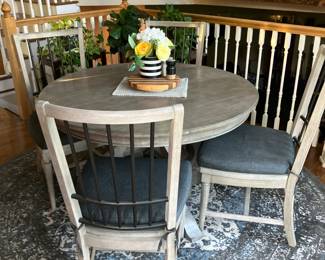 Round pedestal table w 4 chairs