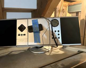 Jensen wall mountable CD system w remote