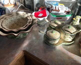Temptations Presentable nesting bowls, condiment set