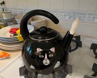 Cat teapot