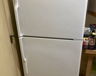 GE 18 cuft Refrigerator