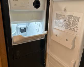 GE Monogram Icemaker
Works Great