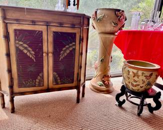 Jardinière
Imperial Butterfly-Fish Bowl with Stand
Credenza