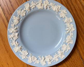 Wedgwood Queens Ware China (73 Pieces):
Dinner Plates: 12, Salad Plates: 12, Dessert: 12 , Bread & Butter: 12, Cream Soups & Saucers: 8, Demi Tasse & Saucers: 6 & Coffee Cups & Saucers: 11. Photo 1 of 3.