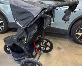 BOB Revolution Flex 3.0 Duallie Jogging Stroller. Circa 2019. Photo 3 of 3.