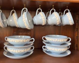 Wedgwood Queens Ware China (73 Pieces):
Dinner Plates: 12, Salad Plates: 12, Dessert: 12 , Bread & Butter: 12, Cream Soups & Saucers: 8, Demi Tasse & Saucers: 6 & Coffee Cups & Saucers: 11. Photo 3 of 3.