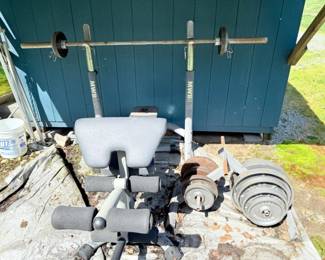 116 WeightBenchWithOlympicBarPlates