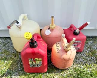 90 Collectionof5GasCans