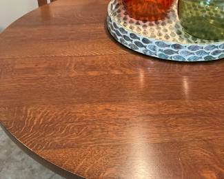 See the gorgeous oak pattern in this Stickley table- to die for