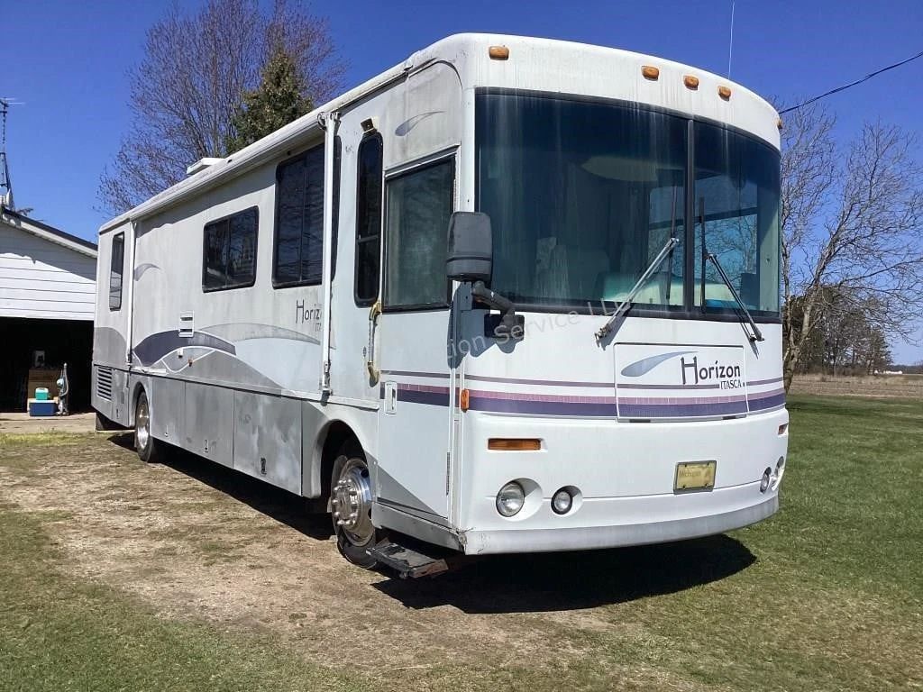 2000 Itasca Horizon diesel motorhome with slide