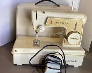 Sewing machine collection, Singer Touch & Sew