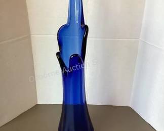 Blue swung vase