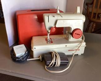 Sewing machine collection, Junior Miss