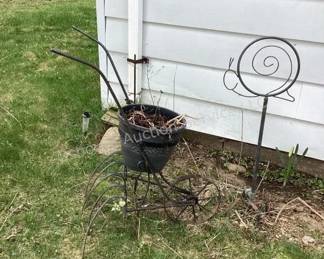 Iron planter, snail sprinkler