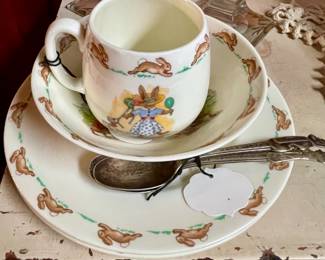 - Vtg. Bunnykins Royal Doulton Stoke on Trent (4) Piece Child's Set
- Vtg. Huckleberry Hound & Yogi Bear Junior Child Spoons by Old Company
