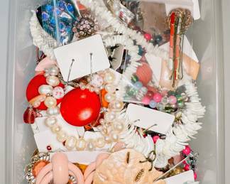 Estate Bauble Box
#3 Pinks