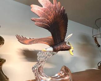 Detail pic
- Vintage Franklin Mint Soaring Eagle sculpture over Glass Wave. Tagged "Crafted in Thailand" on the Eagle.
Made in Germany etched in glass.