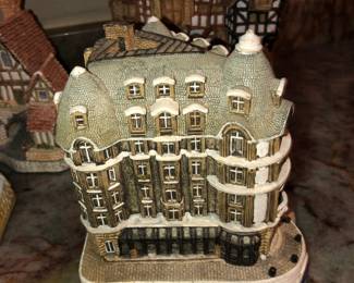 David Winter houses Village. There are over 90 houses in this collection and will be sold in one lot.