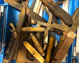 One lot of knives for salvage