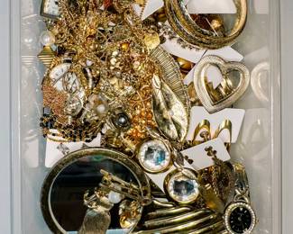 Estate Bauble Box
#4 Gold