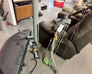 VARIOUS BOWS FOR HUNTING