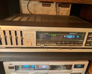 STEREO EQUIPMENT WORKING & WILL BE PLAYING DURING SALE. GREAT STEREO PIECES FOR COLLECTORS/END USERS