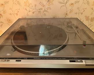 TECHNICS TURNTABLE