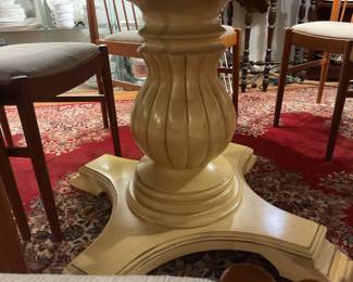 Round dining table with leaf