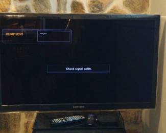 40 Samsung TV w Roku