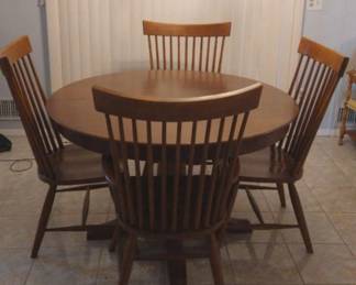 Round Dining Table With 4 Chairs