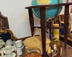 globe light stand