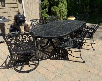 Outdoor Table & Chairs