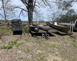 Canoes & fishing boats