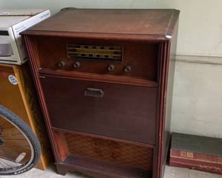 Philco Model 50-1720 Antique AM/FM Radio/Turntable 1950s
