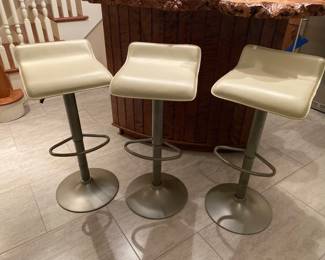 DeluxeComfort Winsome Wood Single Airlift Swivel Bar Stool