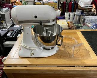 KitchenAid classic mixer w/shield, dough hook, mixing paddle and whisk.