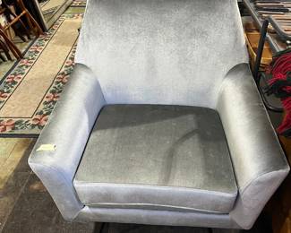 Medium size accent chair.
