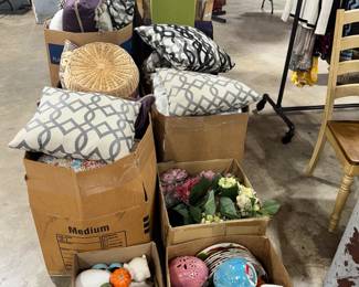 Box Lots of Home Decor