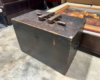 Wooden Trunk Orlando