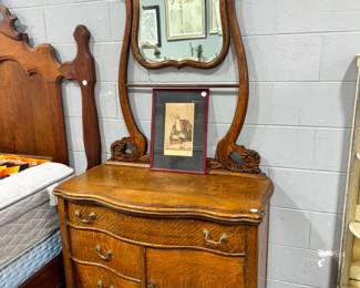 Vintage Dresser with Mirror Orlando
