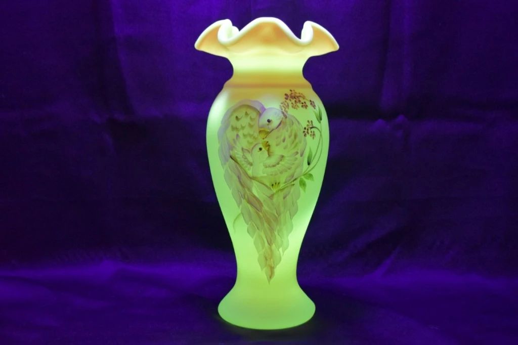 Fenton 2007 Burmese Mother's Day Dove & Baby Signed Vase