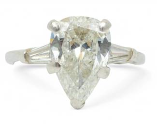 Lot 1 |Ladies Platinum Pear Cut Diamond Ring, 2.85cct