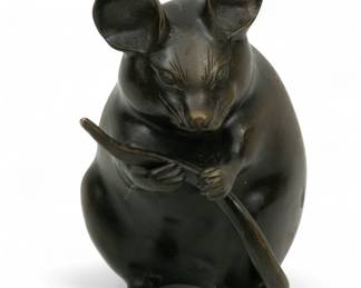 Lot 4003 | Bronze Mouse Holding Tail H 5"