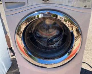 002 Whirlpool Duet Steam Washing Machine On Pedestal