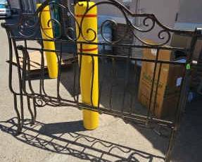 Queen Size Metal Framed Bed Frame