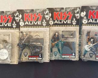 003 Kiss Figurines