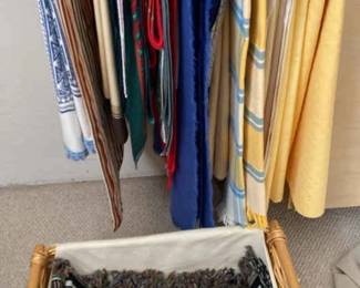 Vintage Cloth Table Cloths, Placemats, Runners, And More