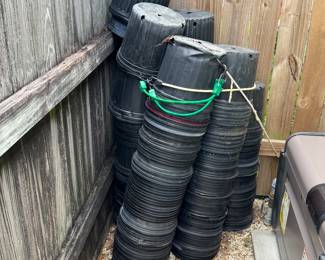 Pots for plants. Buy a few or take them all!