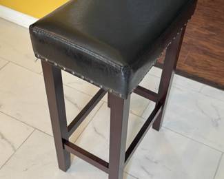 Sturdy chair or bar stool